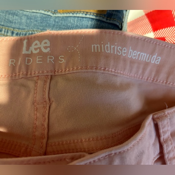 LEE riders Mid-rise Bermuda Pink Shorts 20M 9” inseam - Picture 3 of 5